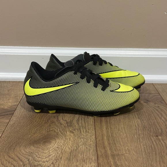 Kids Neon Green Nike Soccer Cleats - Picture 4 of 7